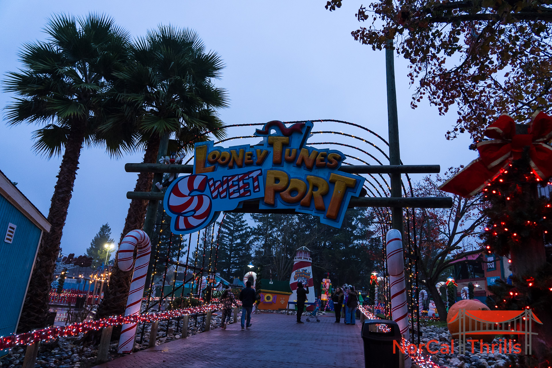 Holiday in the Park | Areas and Decorations