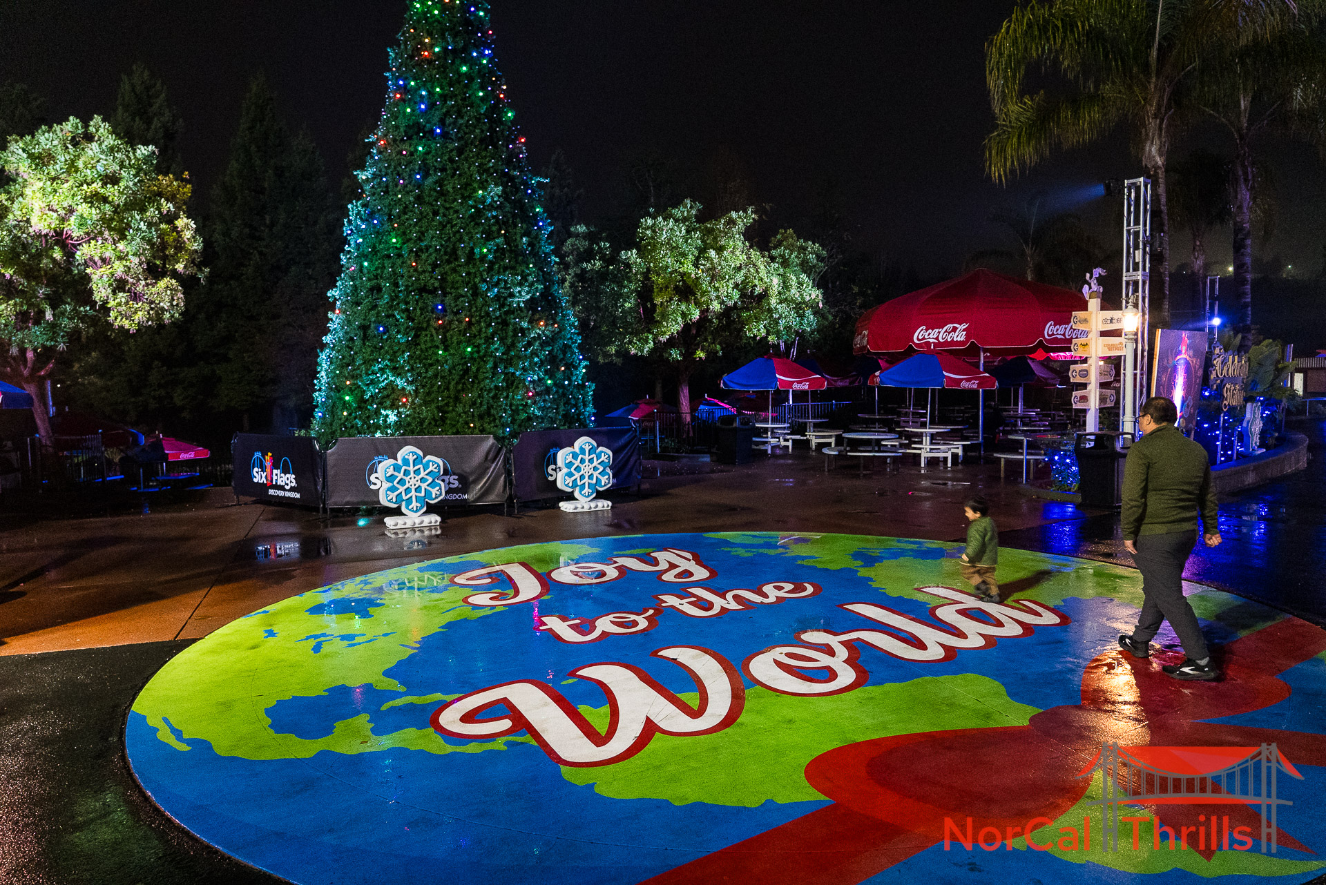 Holiday in the Park | Areas and Decorations